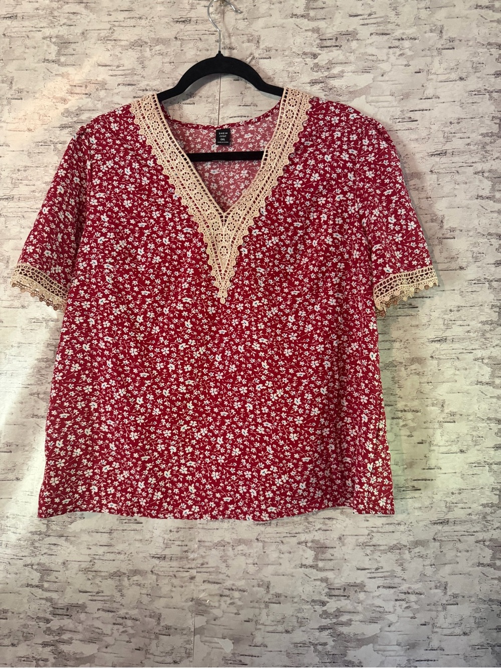 NWOT XL SHEIN Red Floral V-Neck Lace Trim Short Sleeve Top